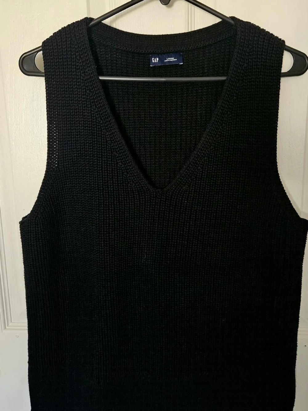 GAP Black Knit V-Neck Tank Top 100% Cotton L